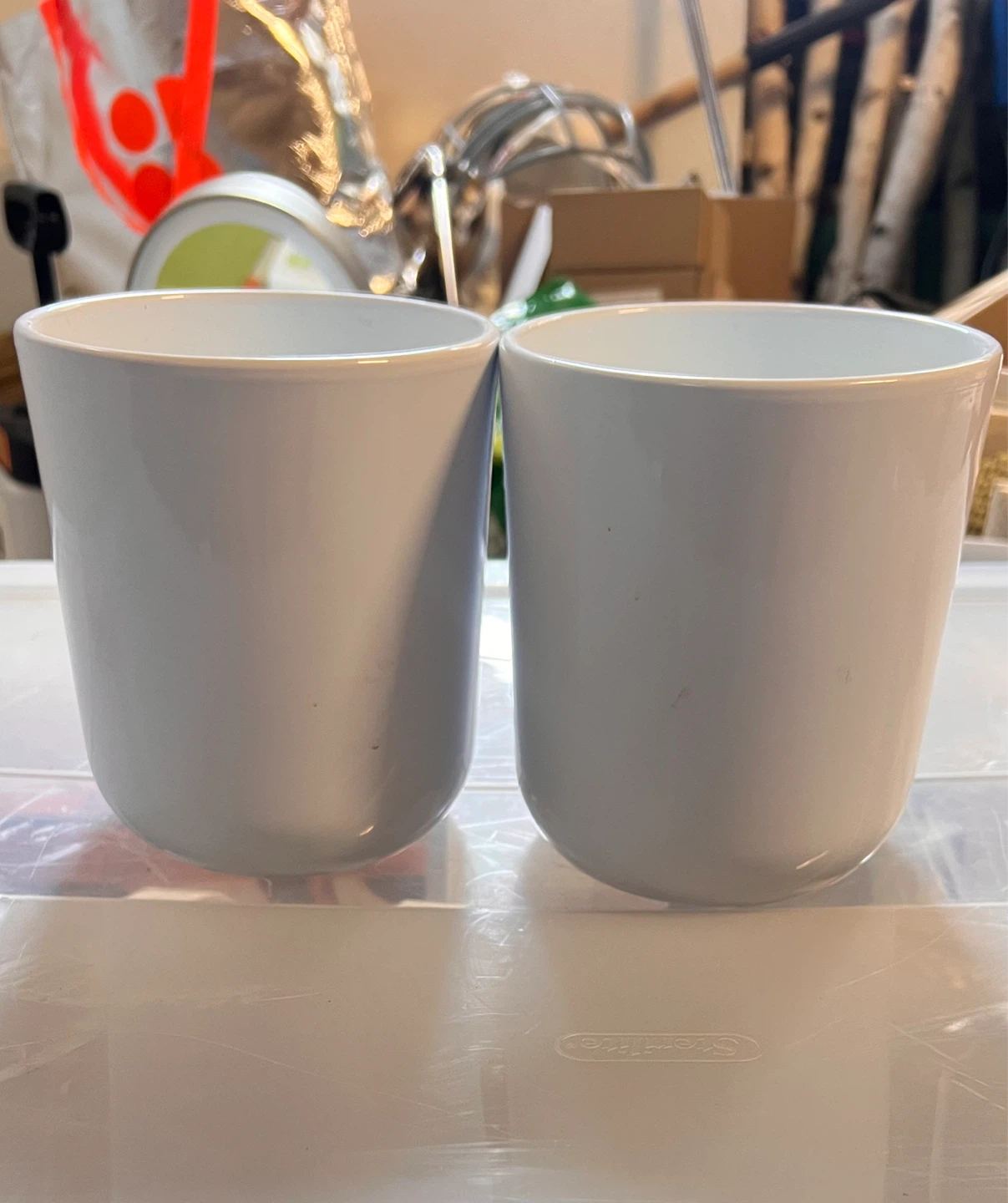 2 white Ceramic Planters - photo 2