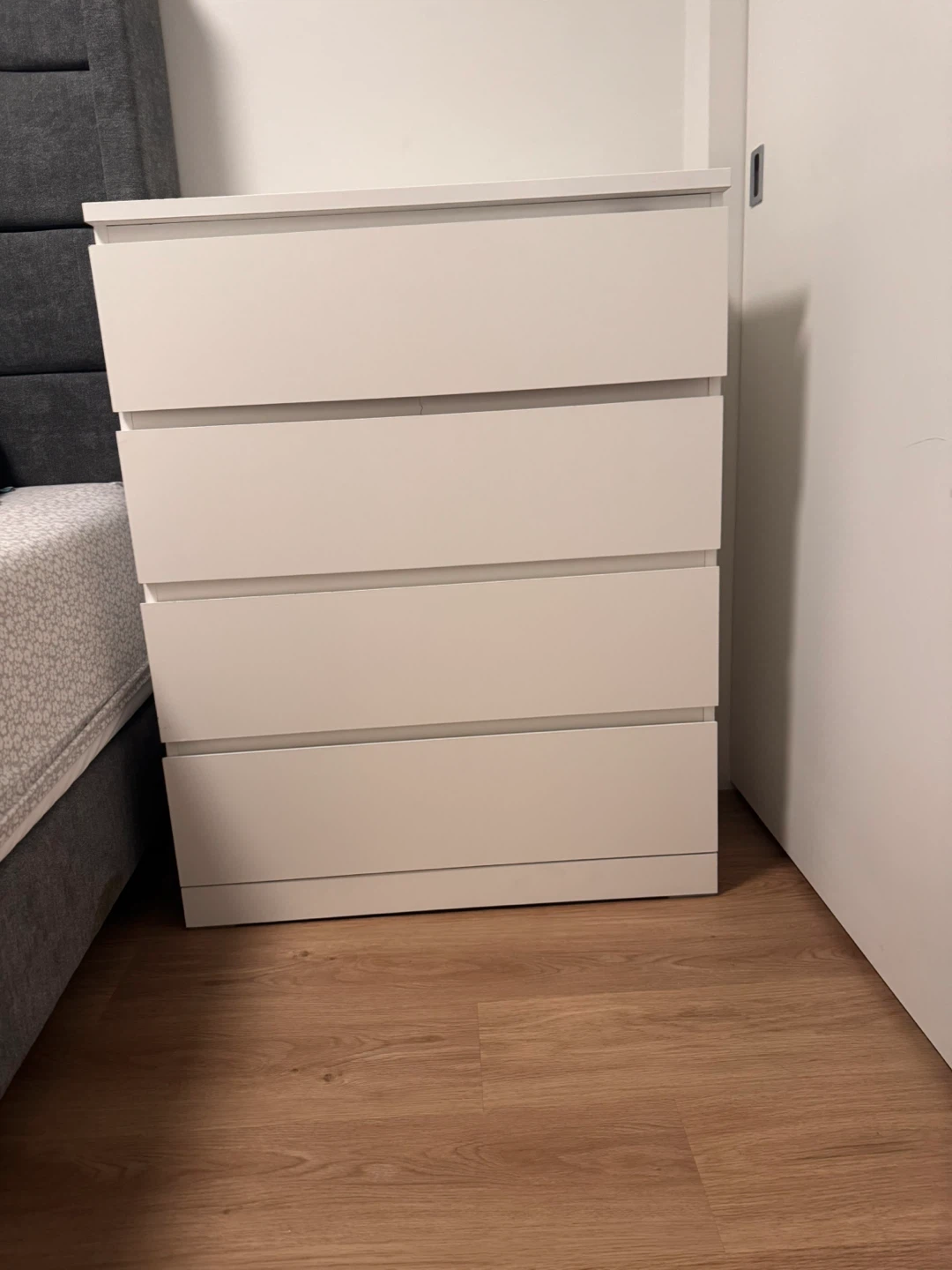 White 4-drawer dresser - photo 2