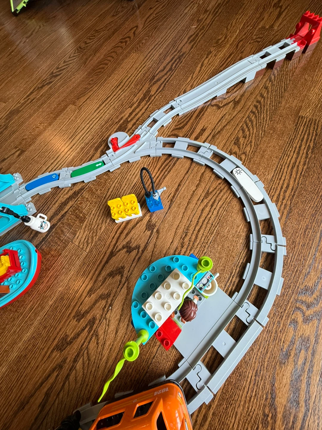 LEGO DUPLO Cargo Train Set 10875 - photo 3