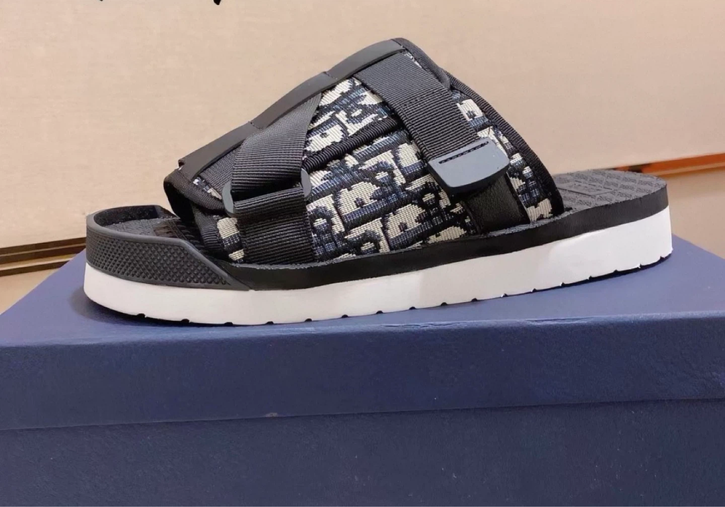 Dior slides size 8-9 men’s