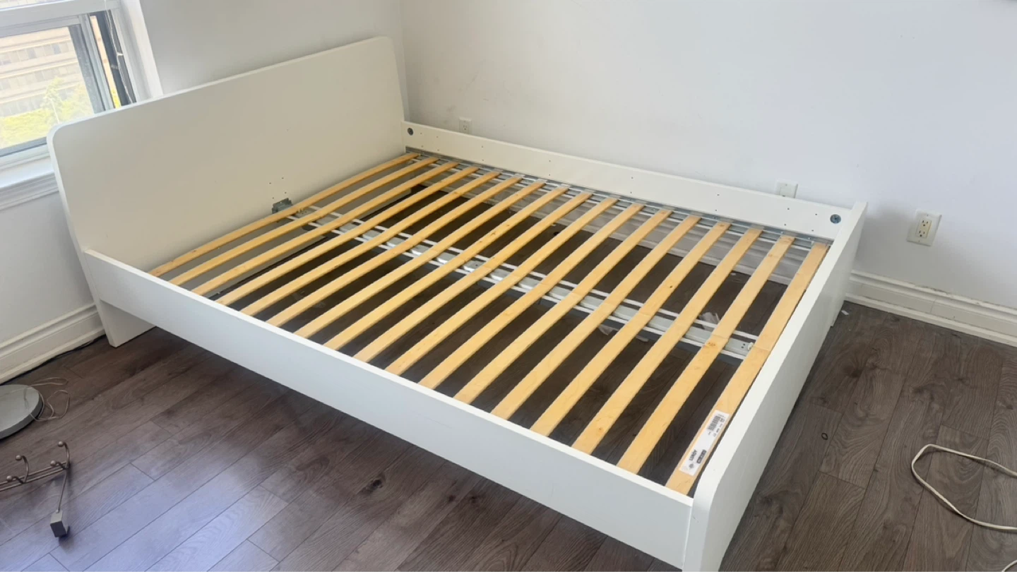 LUROY Ikea bedframe Queen - photo 5