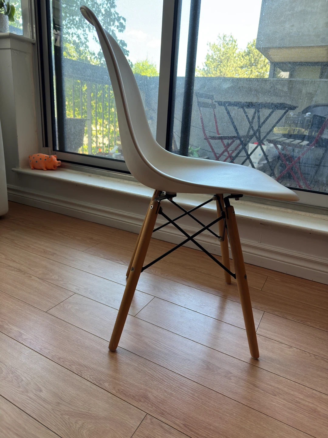 Structube White Dining Chairs (4) with Wooden Legs - photo 2