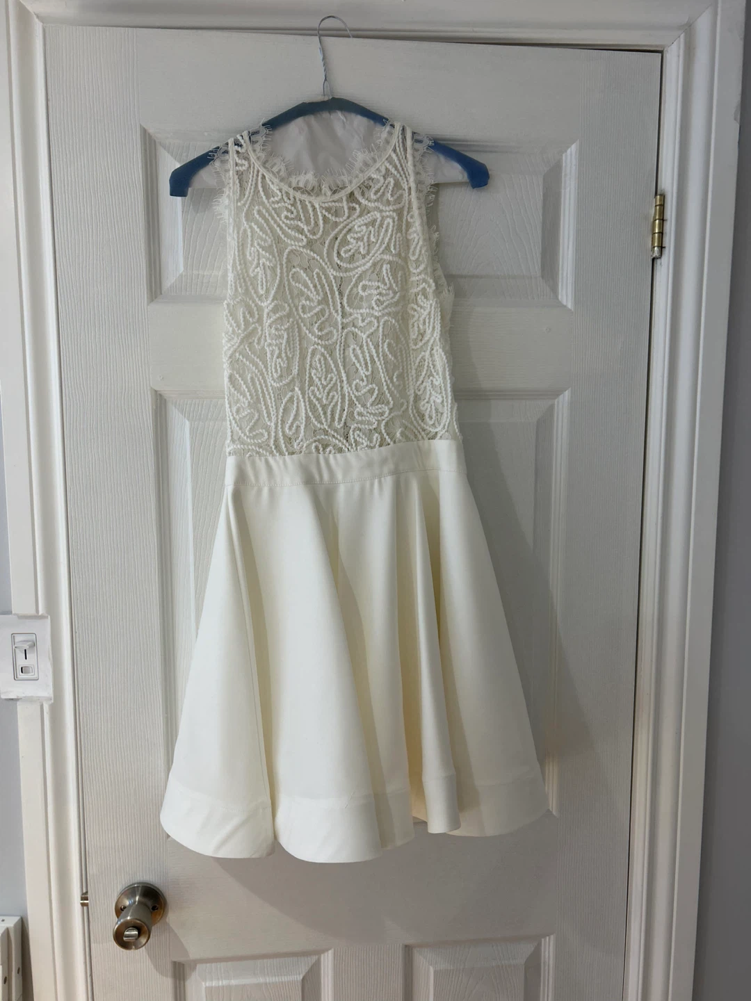 White dress with embellished lace - photo 2