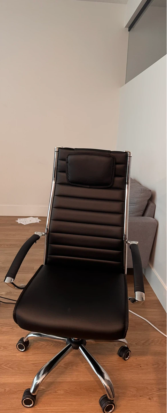 Office table and chair - photo 2