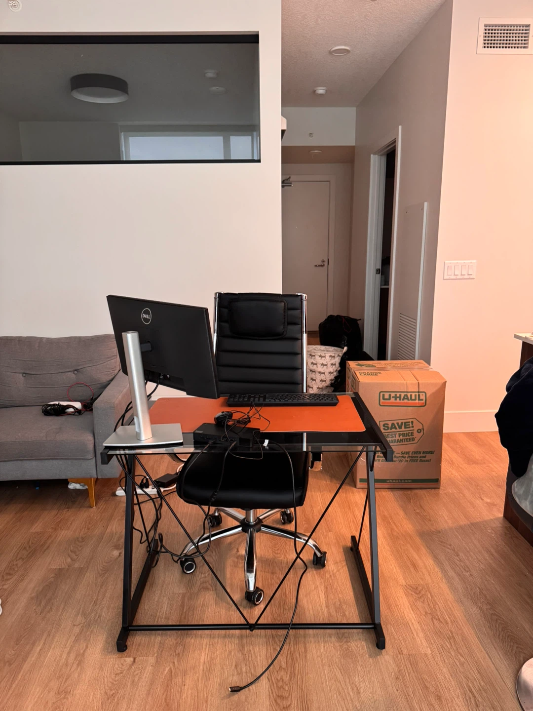 Office table and chair - photo 3