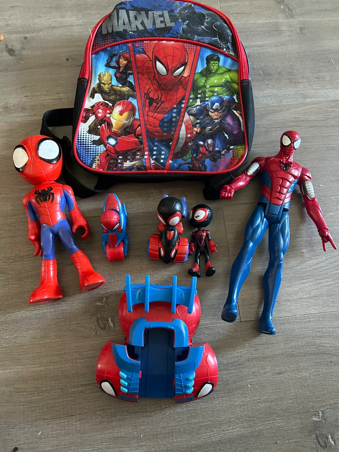 Marvel Spiderman Action Figures and Backpack - photo 2