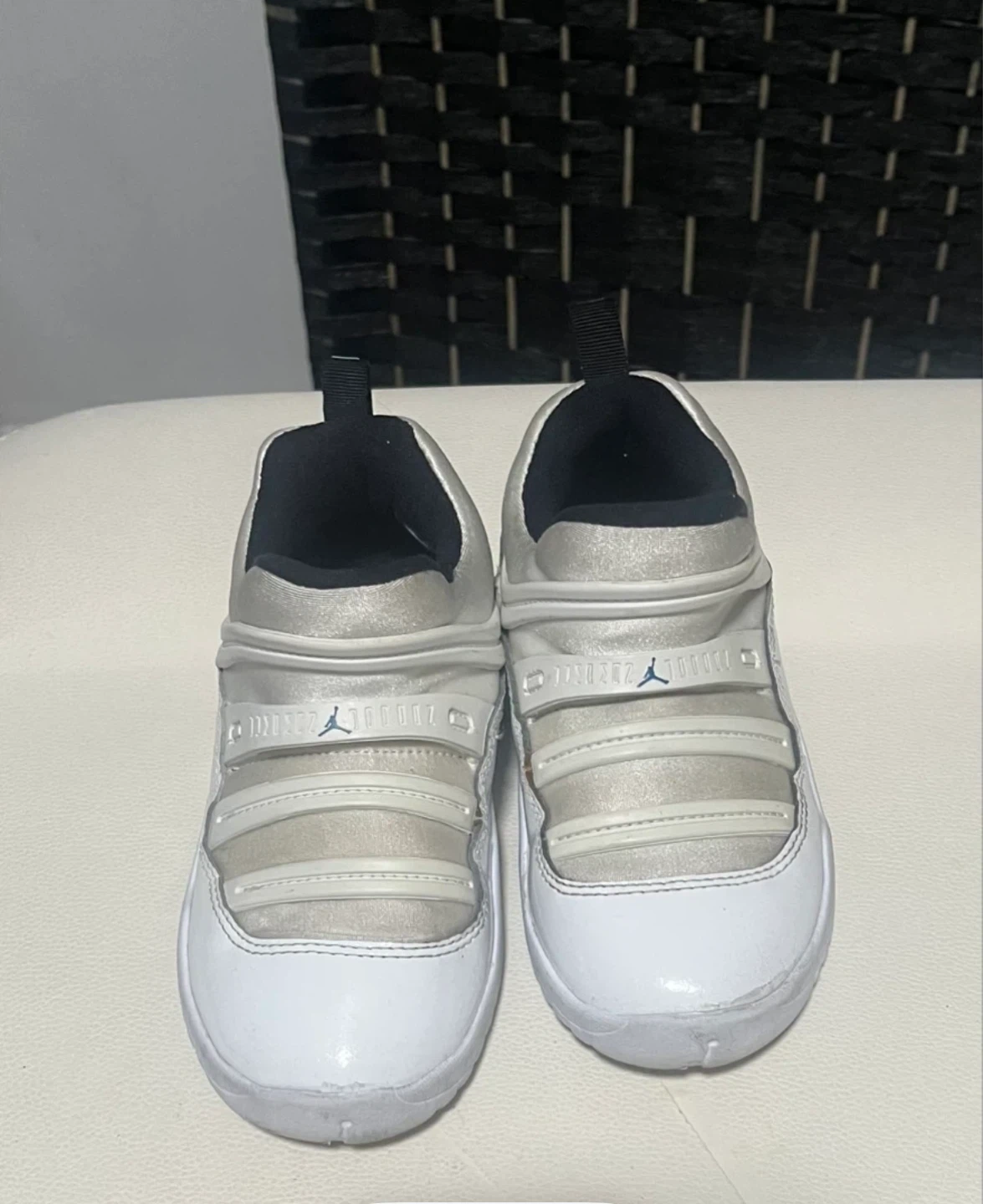 Jordan Crib Shoes child size 11 - photo 3