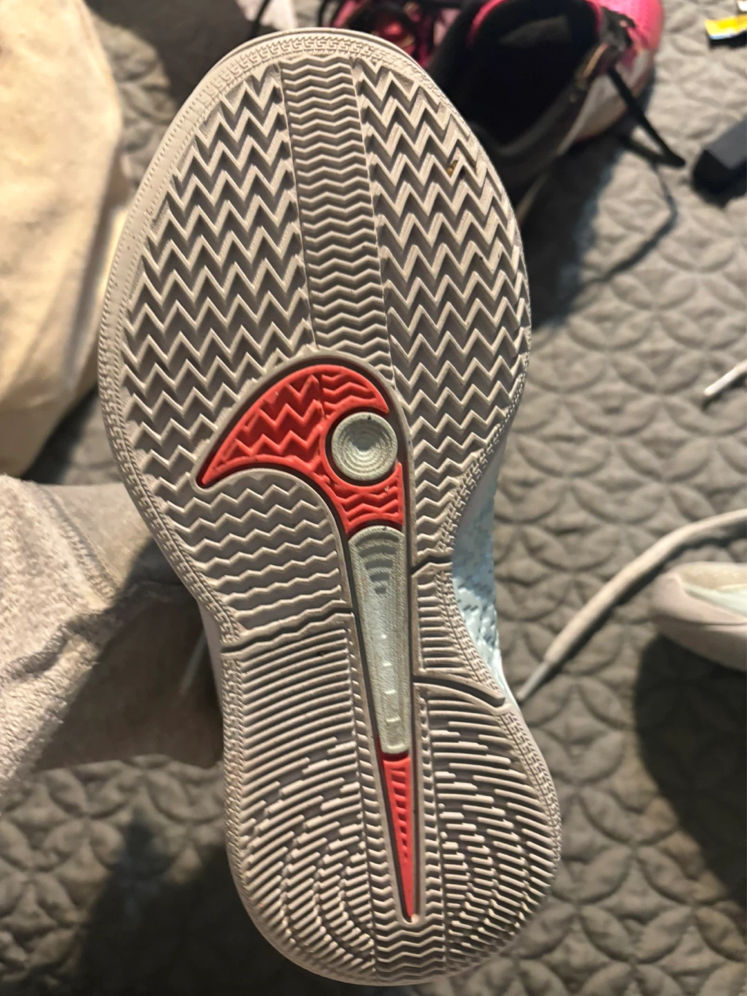 Girls Nike gym shoes - photo 3