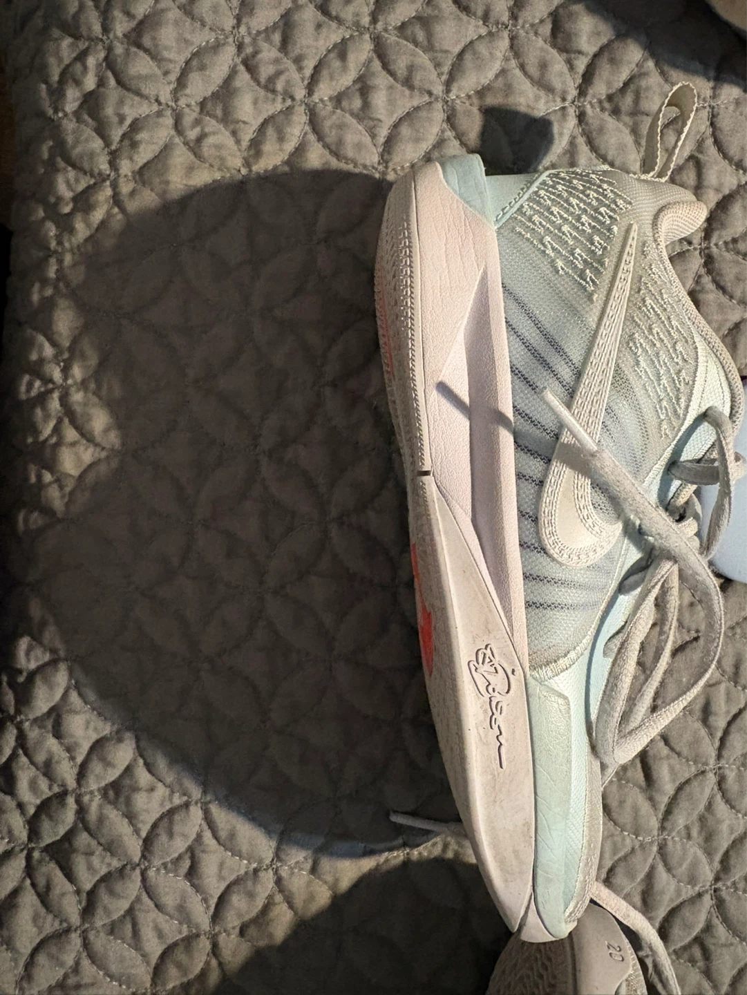 Girls Nike gym shoes - photo 2