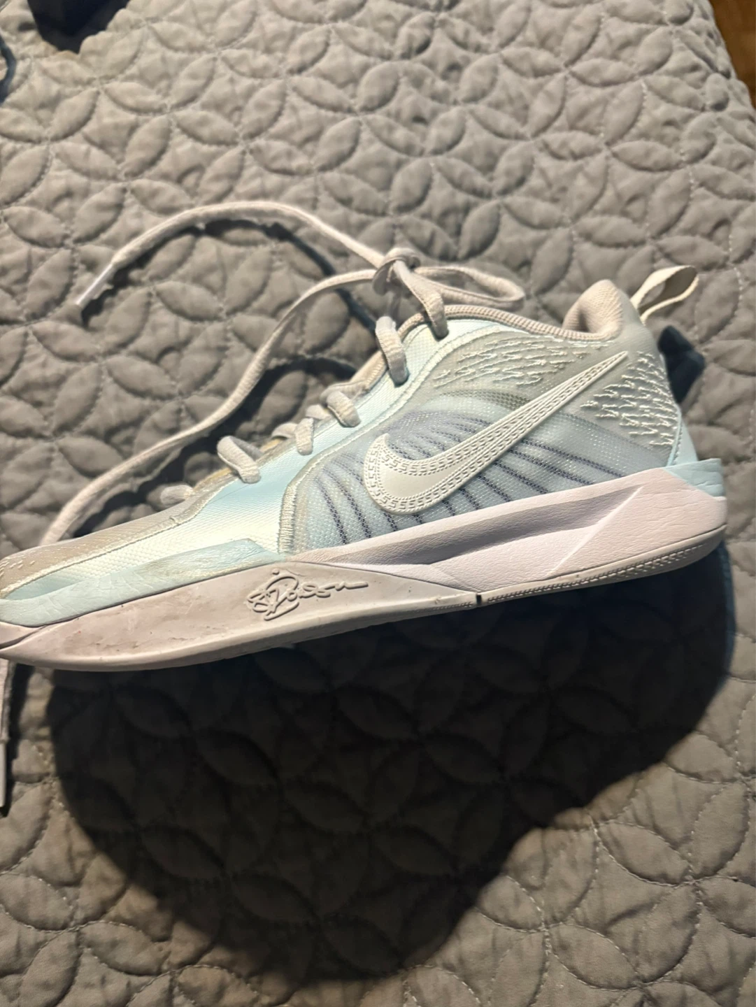 Girls Nike gym shoes