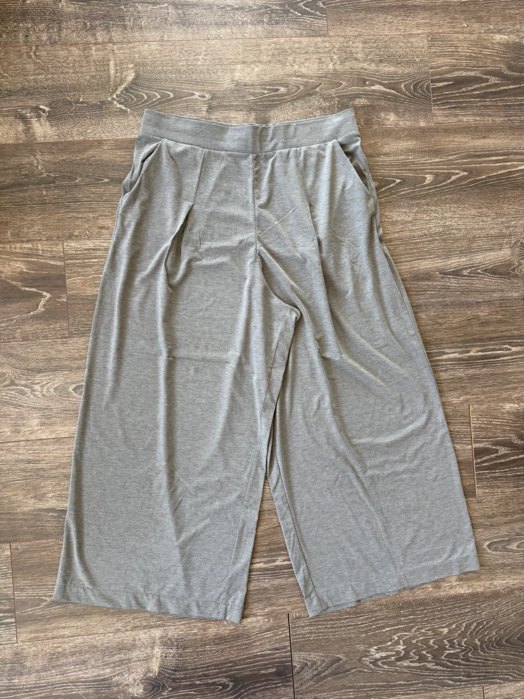 Uniqlo Grey Wide-Leg Cropped Pants size XL