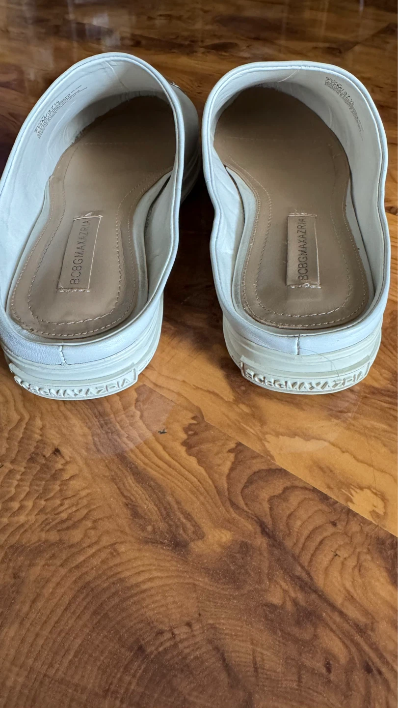 BCBGMAXAZRIA MA-CLIP White Mules - Size 7.5 - photo 2