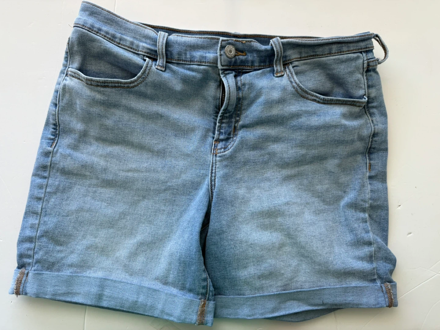 Old Navy Mid-Rise Denim Shorts Size 10