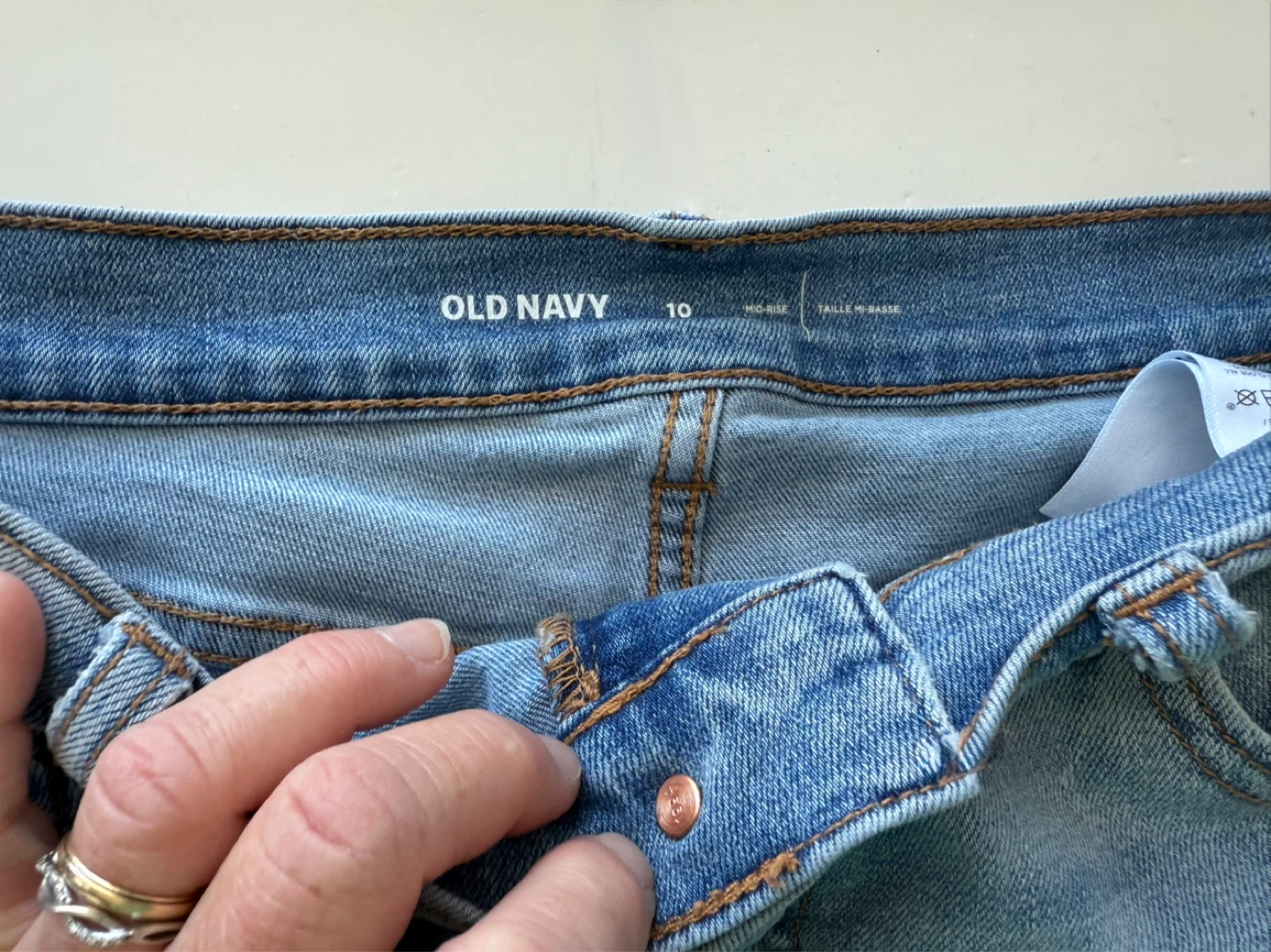 Old Navy Mid-Rise Denim Shorts Size 10 - photo 2