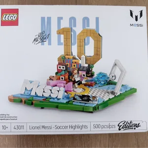 LEGO Lionel Messi - Soccer Highlights Building Set 43011