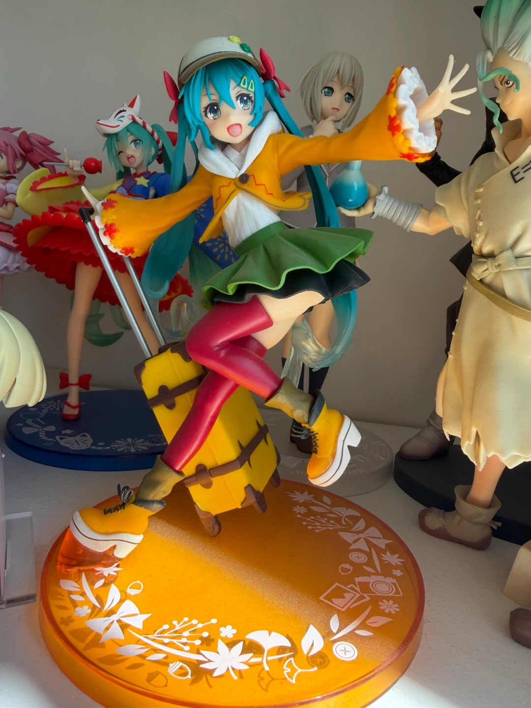 original autumn clothes Hatsune Miku figure