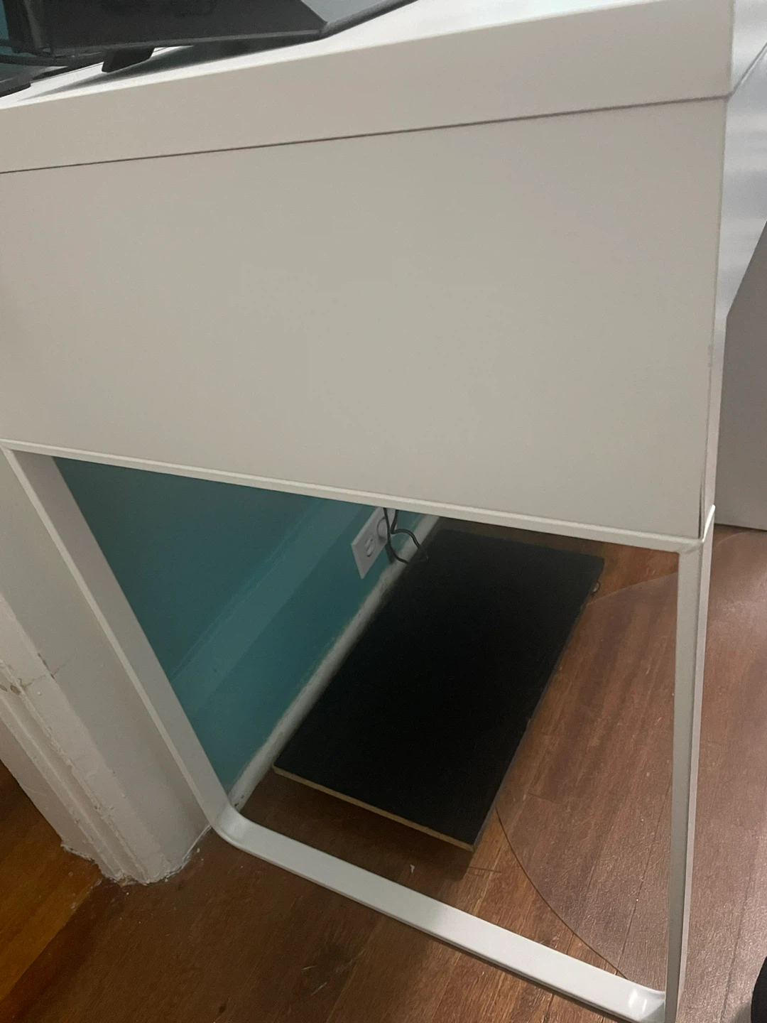 IKEA MICKE Desk - White - photo 3