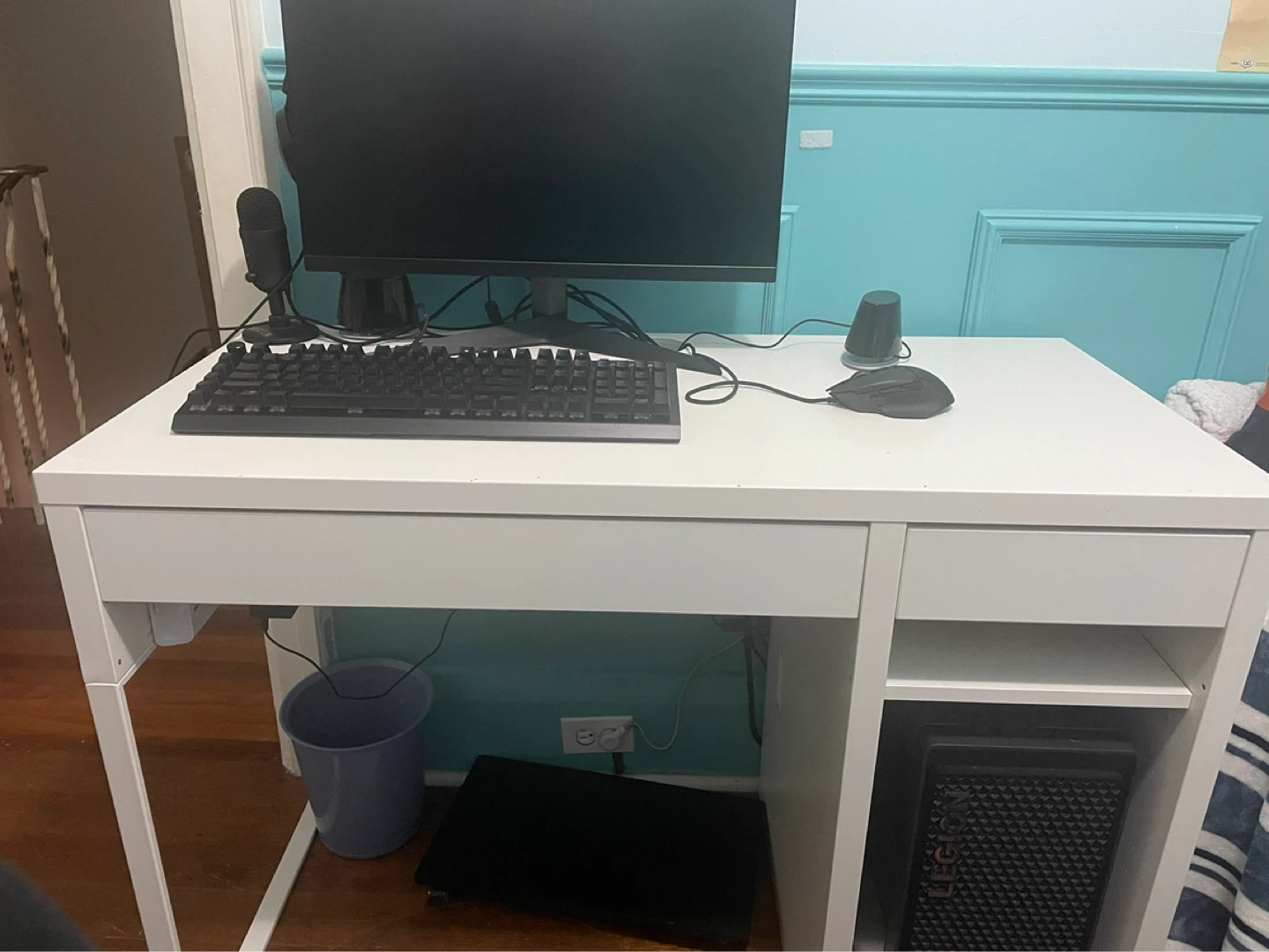 IKEA MICKE Desk - White