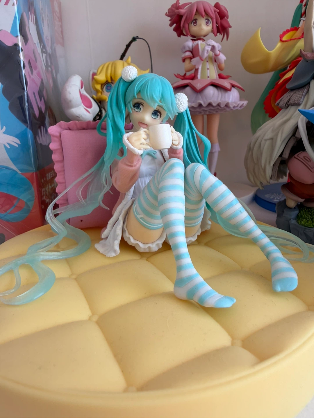 Casual pajama hatsune miku figure