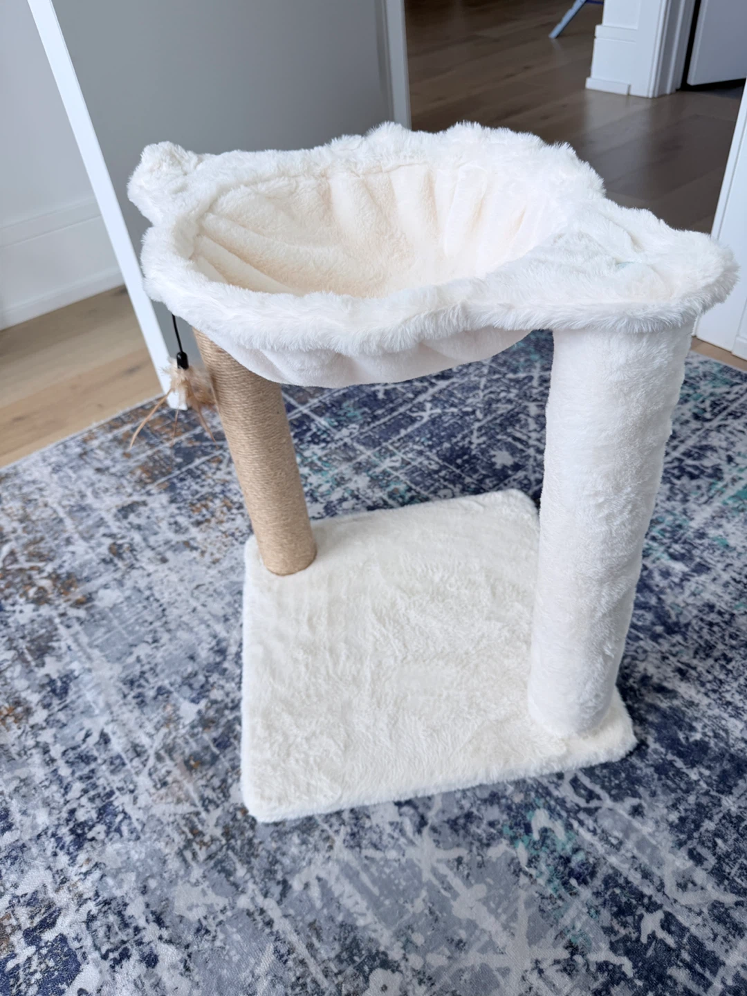 White plush cat tree with scratching post - photo 2