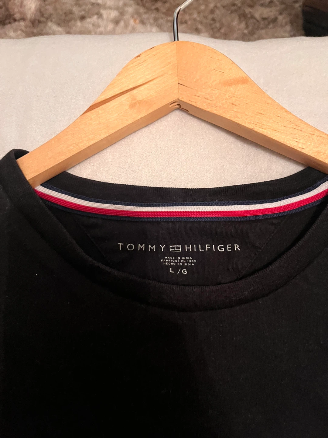 Tommy Hilfiger Black T-Shirt - L/G - photo 3
