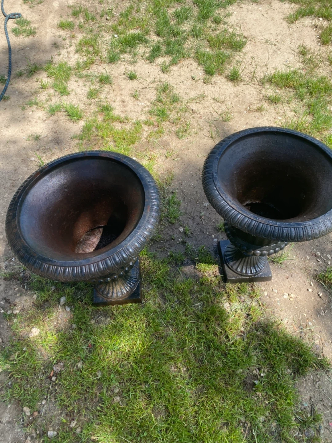 Set of 2 Black Cast Iron Urns - photo 4