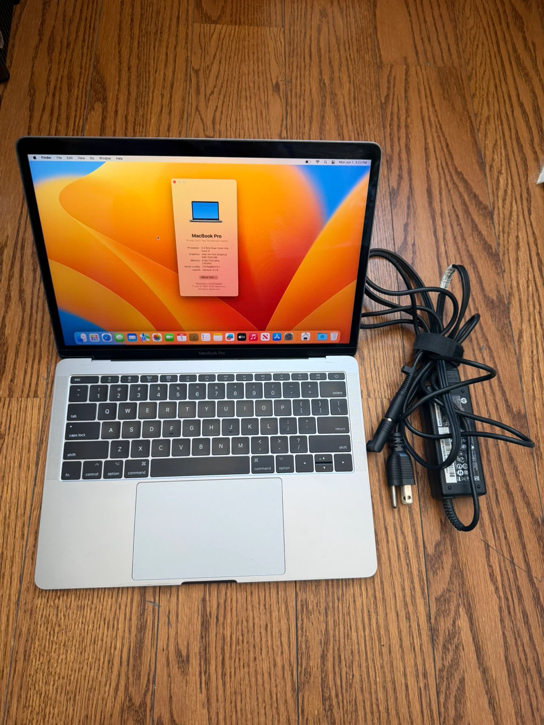 MacBook Pro 13” 2017/8GB RAM/256GB SSD/Fully Functional