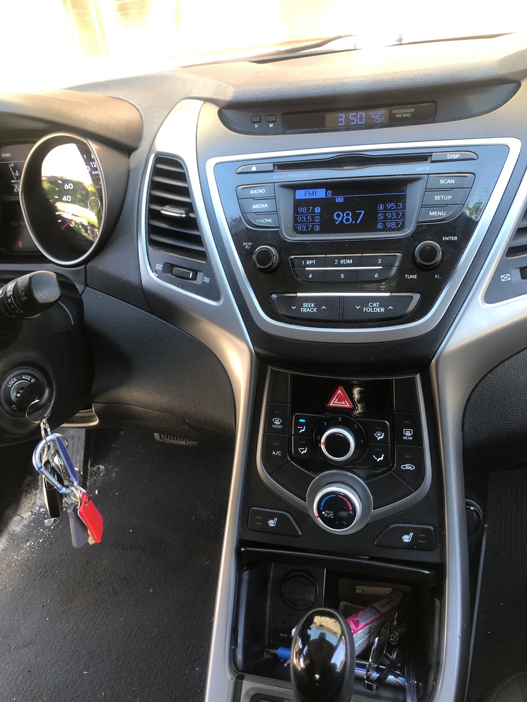 White Hyundai Elantra  2015 - photo 5