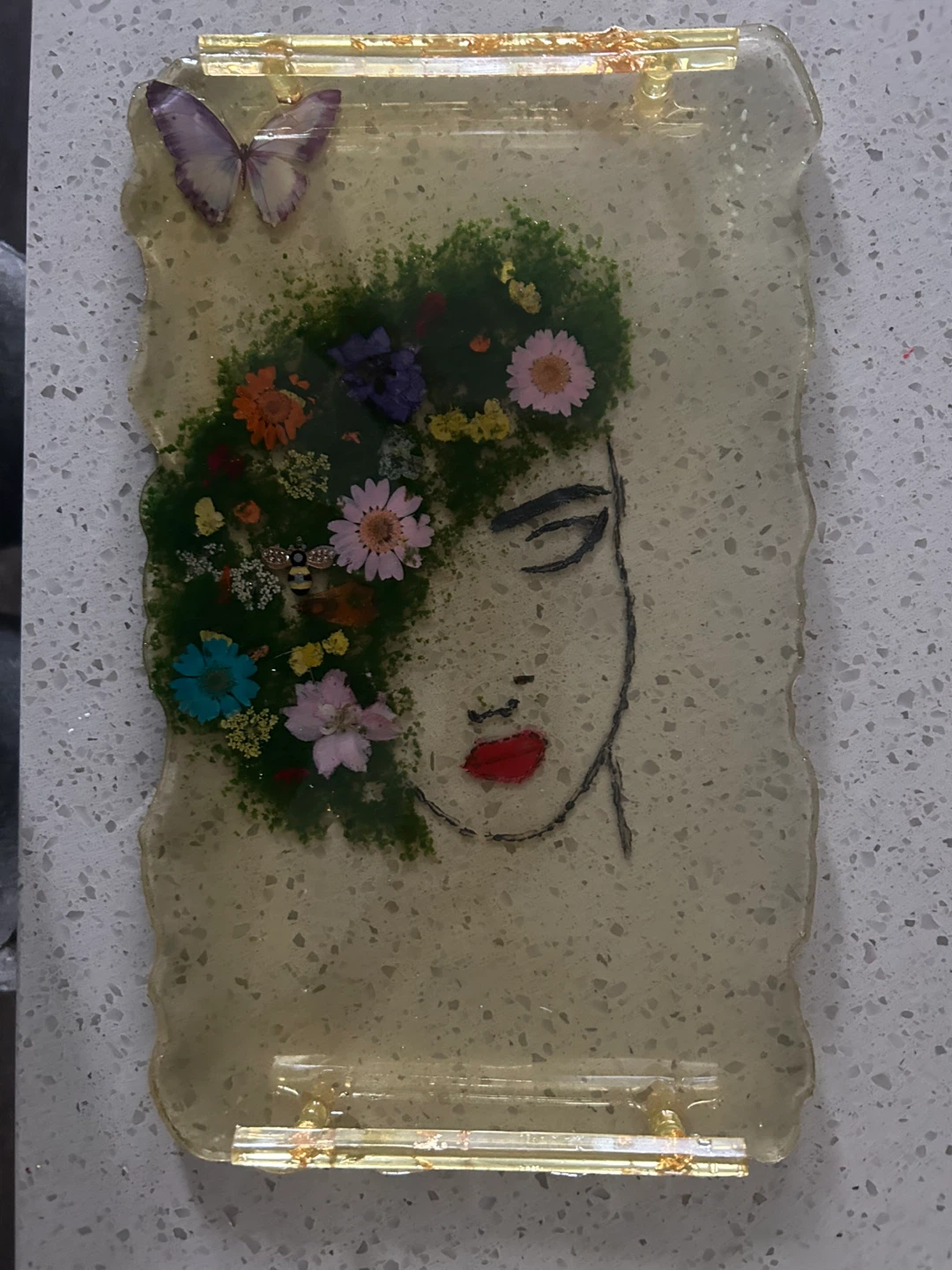 Resin tray with dried flowers and butterfly design - photo 2