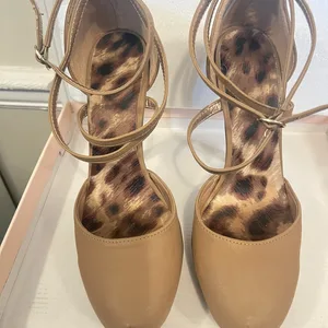 Women's Tan Heels - Size 10