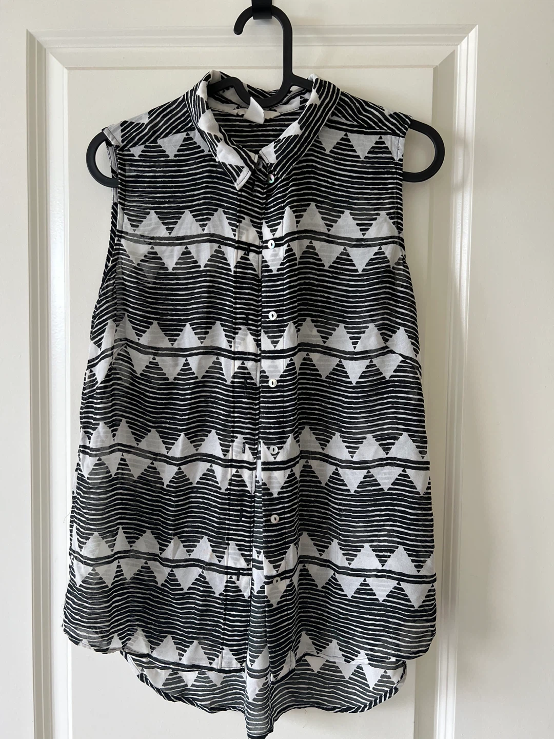 H&M Sleeveless Collared Blouse - Black and White Pattern