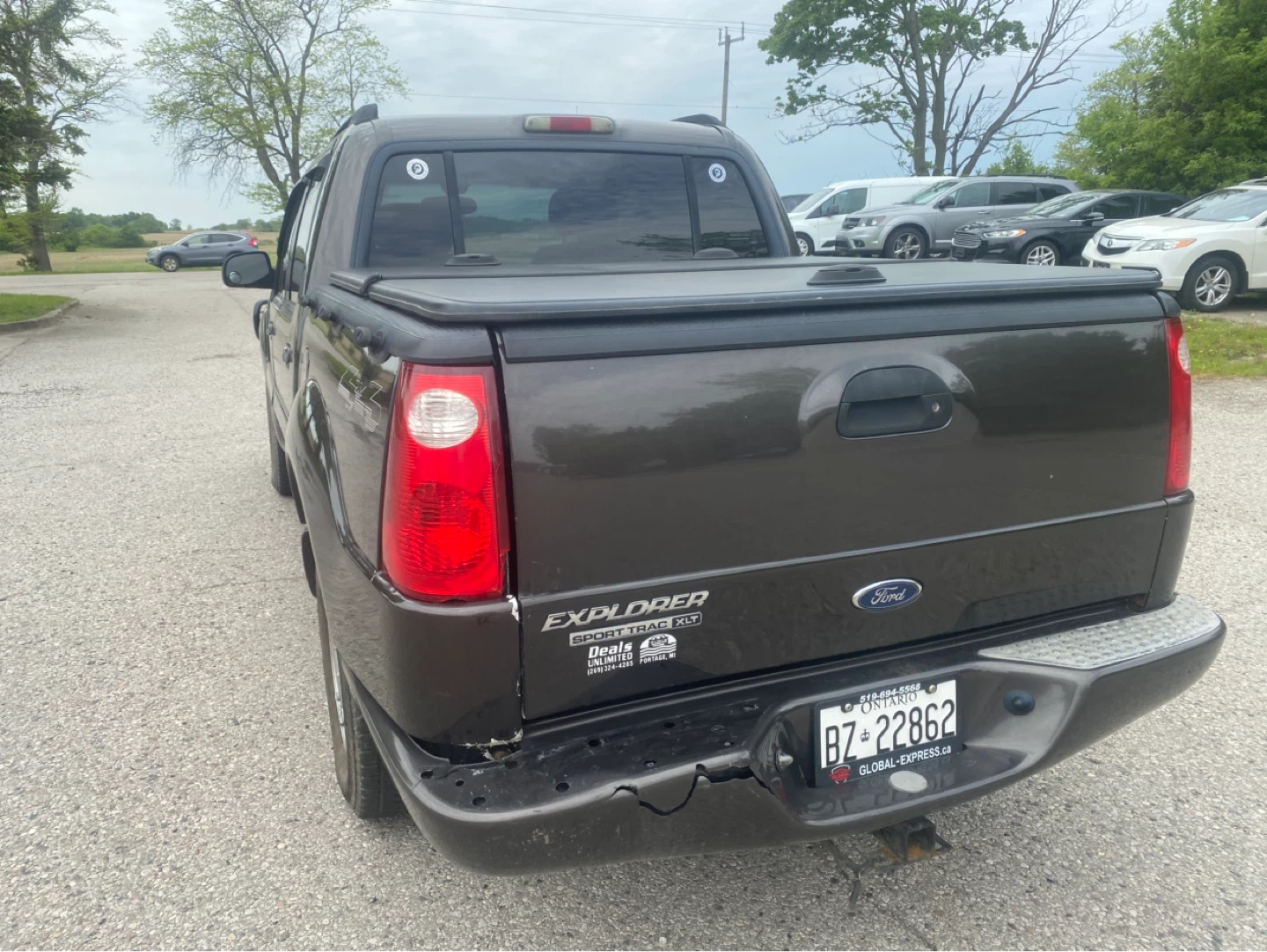 Ford Explorer Sport Trac XLT - photo 2