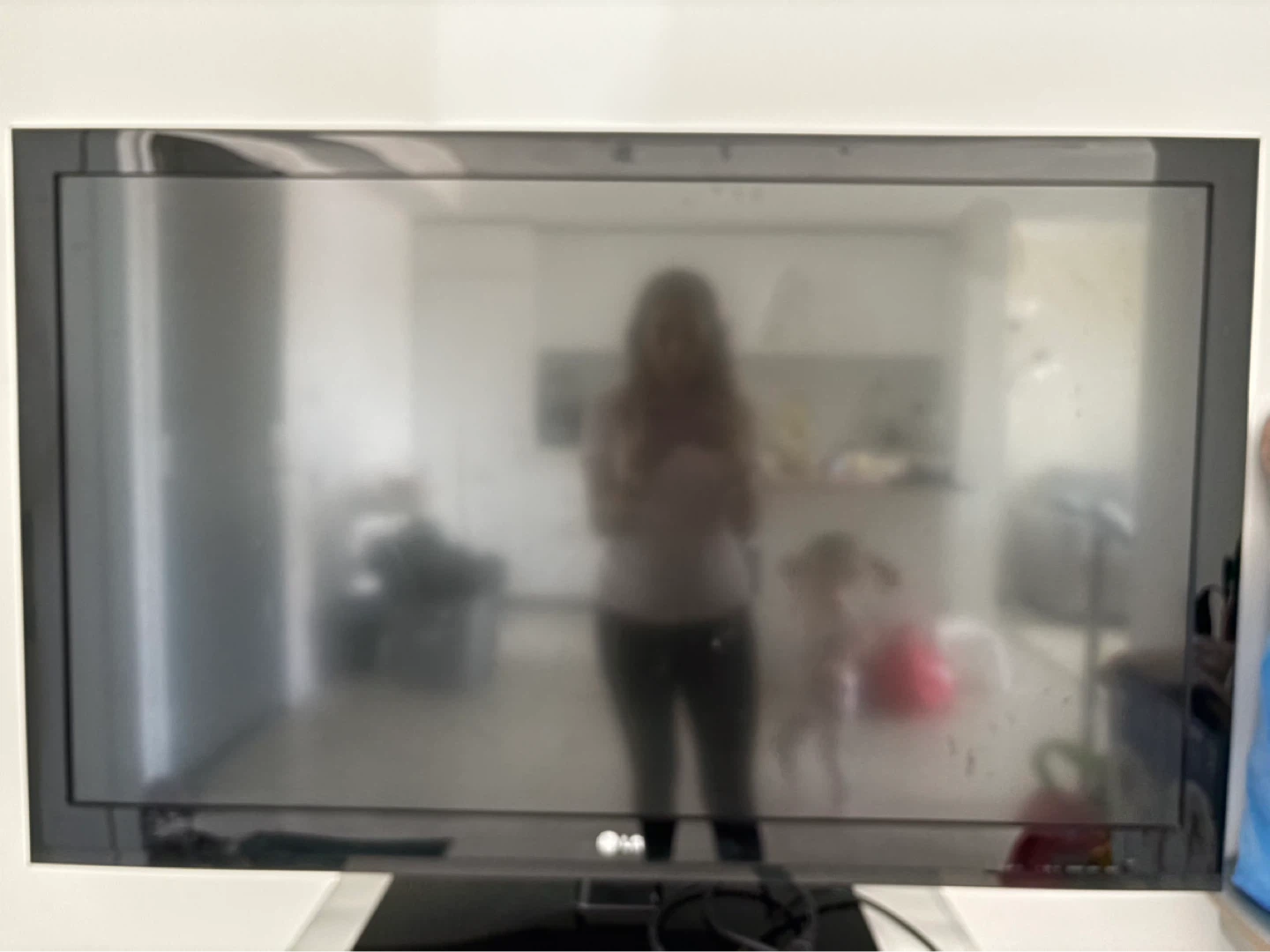 LG 47CS570 47-inch Television - photo 3