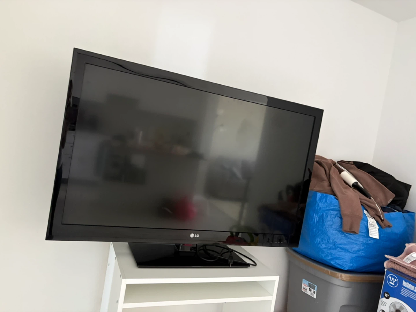 LG 47CS570 47-inch Television - photo 2