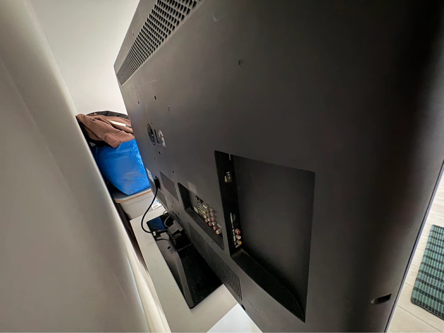 LG 47CS570 47-inch Television