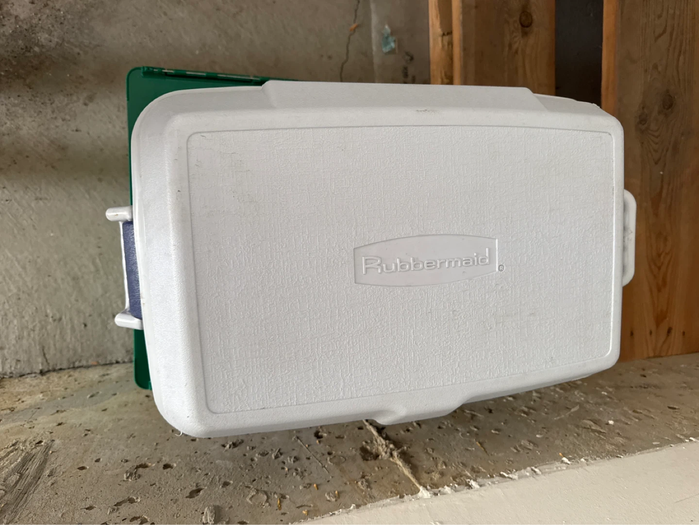 Rubbermaid Cooler - Blue/White