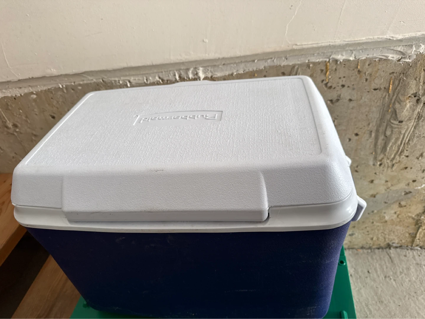 Rubbermaid Cooler - Blue/White - photo 2