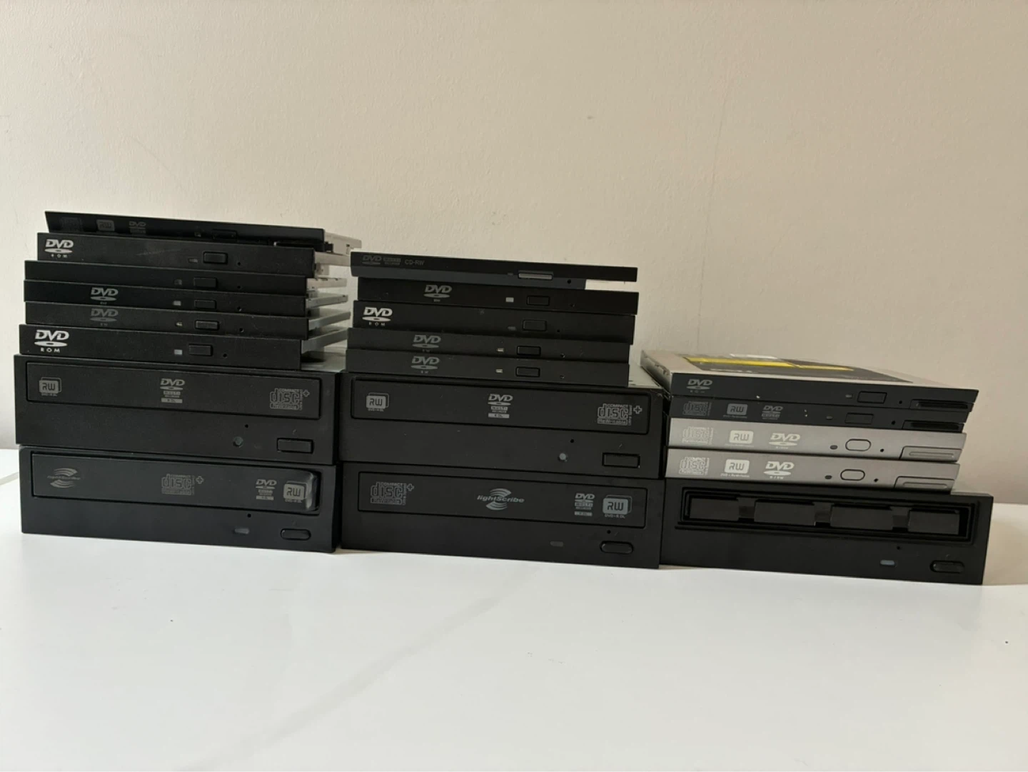 Bulk Lot of 20+ Optical CD/DVD Drives (Desktop & Laptop) - AS IS - photo 2