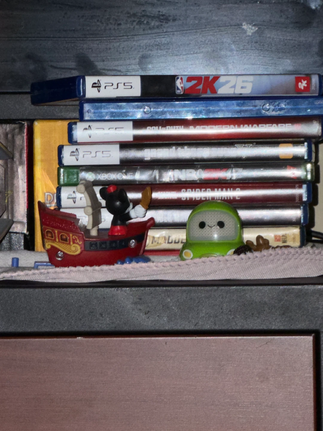 4for100Modern Warfare, Spider-Man 2, NBA 2K14, Xbox One Games