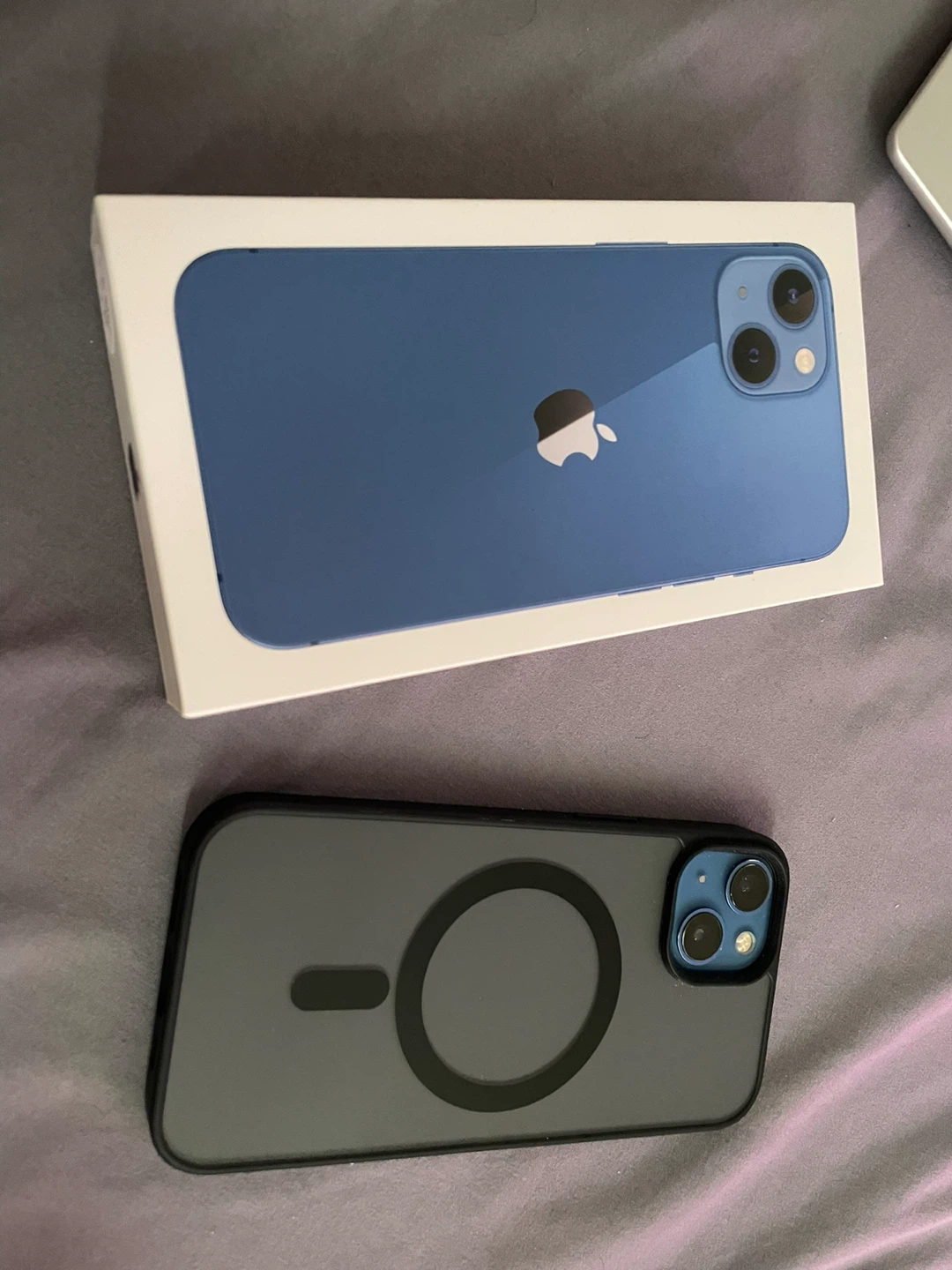 iPhone 13 - Blue with cover - 128 GB - photo 3