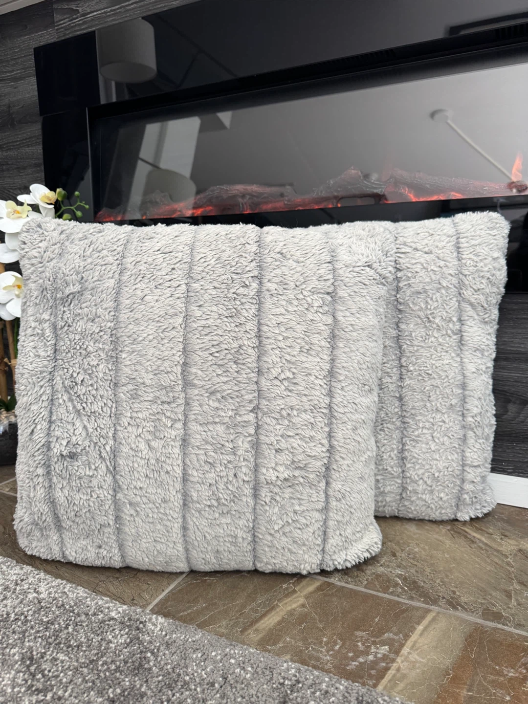 Fluffy grey accent decor pillows set of two - photo 2