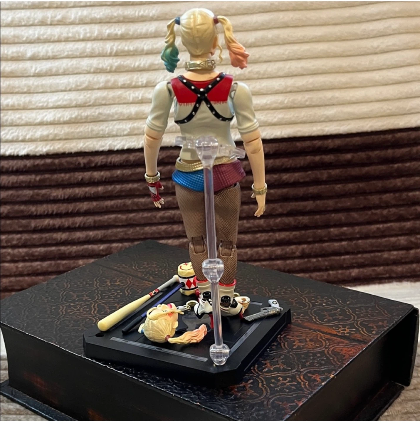 Harley Quinn Action Figure with Accessories - photo 2