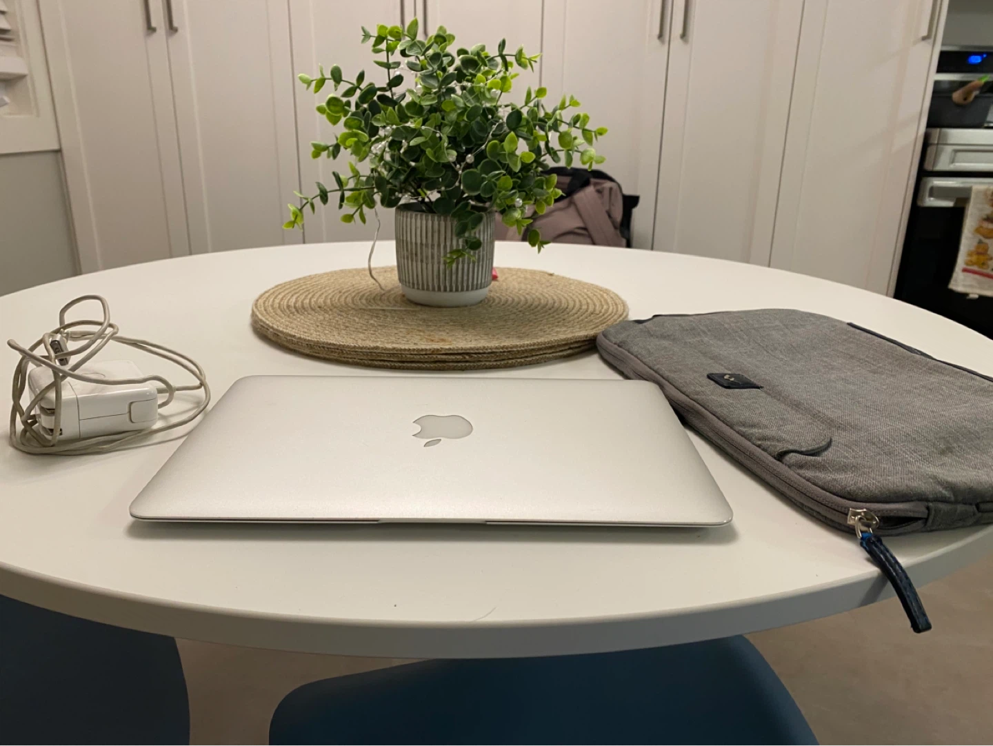 Apple MacBook Air (11-inch, Early 2015) - photo 3