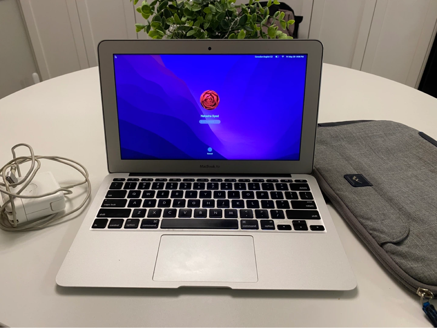 Apple MacBook Air (11-inch, Early 2015)