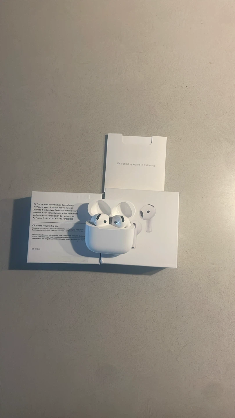 Apple AirPods Pro (2nd generation) with Charging Case - photo 2
