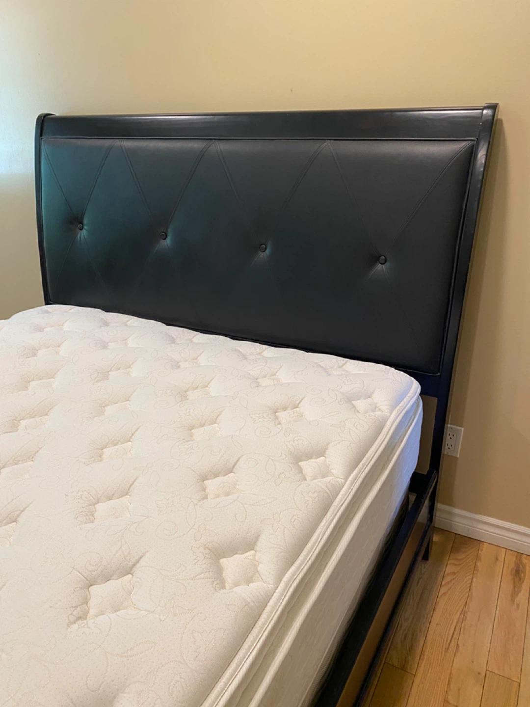 Raymour Flanigan Queen Bed set with 12” Mattress (CAN DELIVER) - photo 3