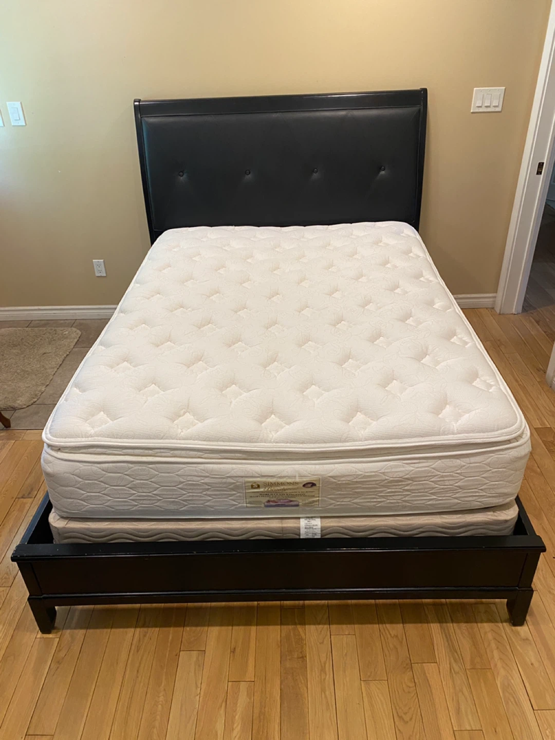 Raymour Flanigan Queen Bed set with 12” Mattress (CAN DELIVER)