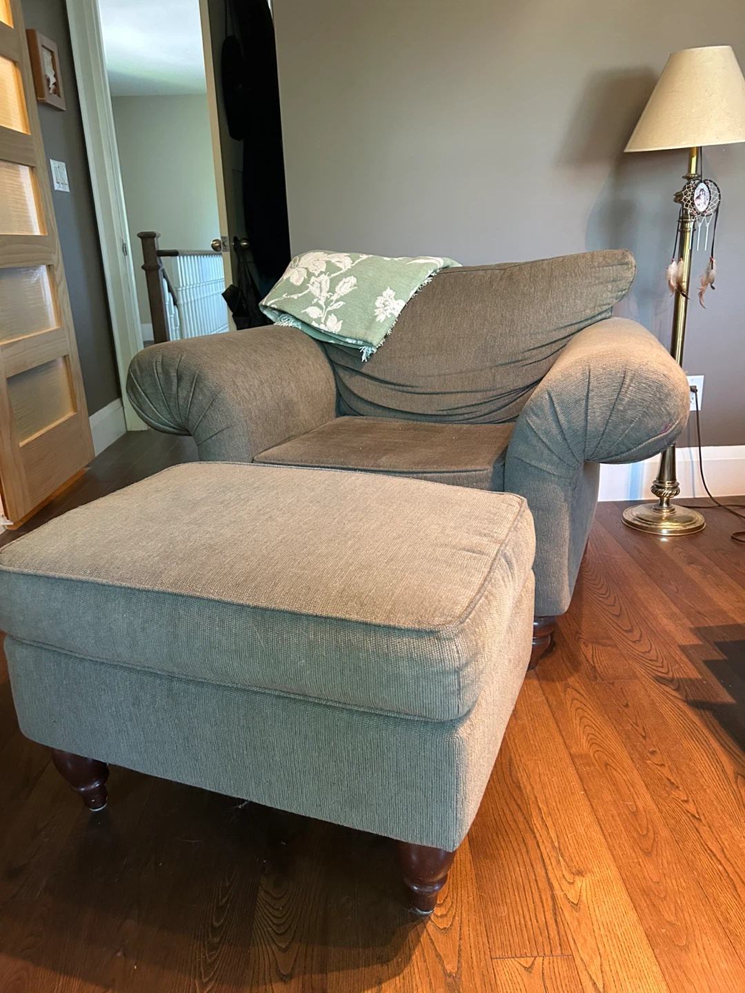 Loveseat, chair and ottoman - photo 4