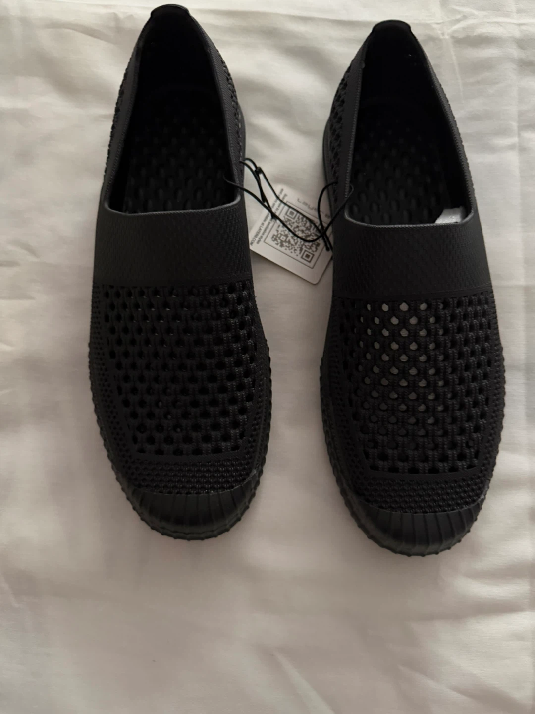 Layer 8 Black Water Shoes size 8 1/2