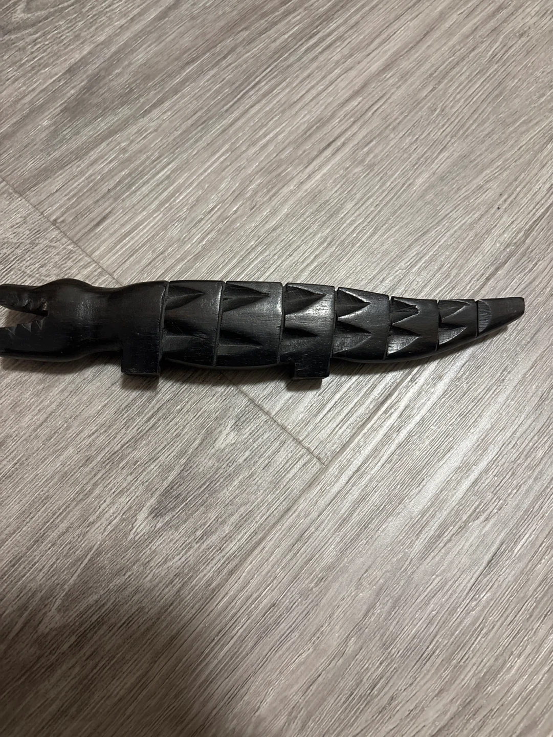 Detailed cranes, Carved Wooden Alligator Figurine - photo 4